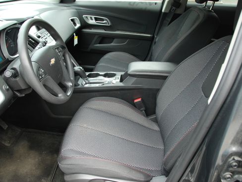 Used 2017 Chevrolet Equinox LS image 16