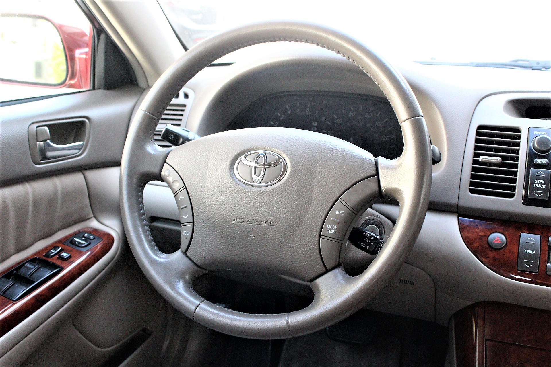 Used 2005 Toyota Camry XLE FWD image 23