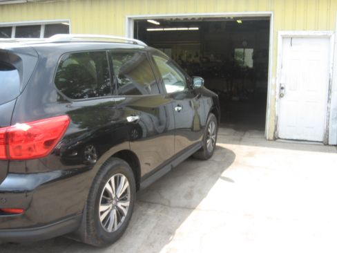 Used 2018 Nissan Pathfinder 4WD image 4