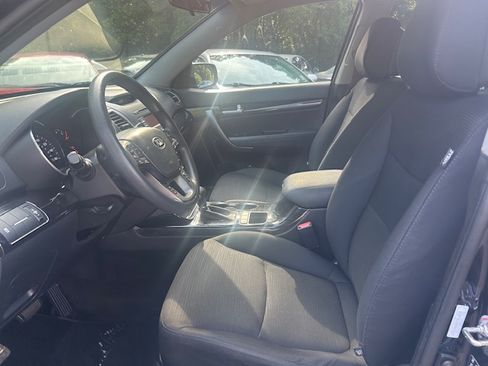 Used 2014 Kia Sorento FWD LX image 19