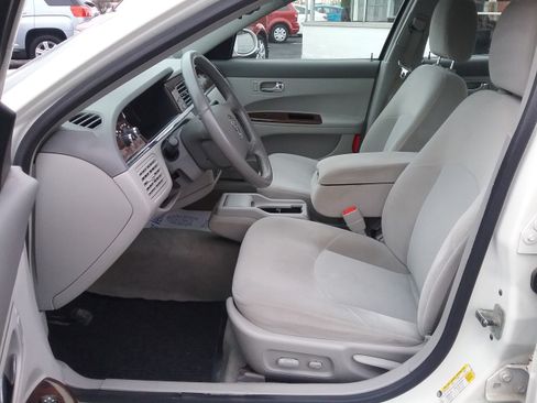 Used 2008 Buick LaCrosse CX image 2