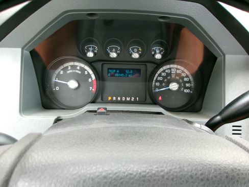 Used 2016 Ford F250 2WD Regular Cab Super Duty image 2