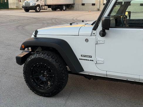 Used 2015 Jeep Wrangler Sport AWD/4WD image 30
