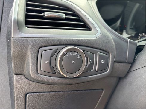 Used 2020 Ford Edge SE image 30