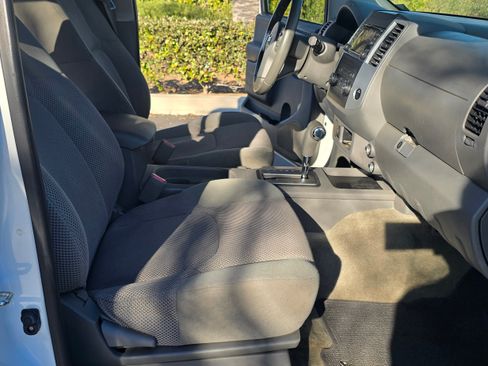 Used 2016 Nissan Frontier SV image 19