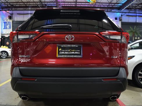 Used 2021 Toyota RAV4 XLE image 9