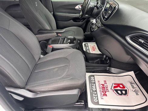 Used 2019 Chrysler Pacifica Touring Plus image 22