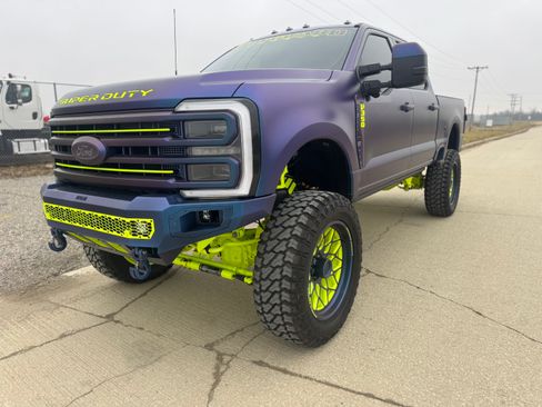 Used 2025 Ford F350 Platinum image 2