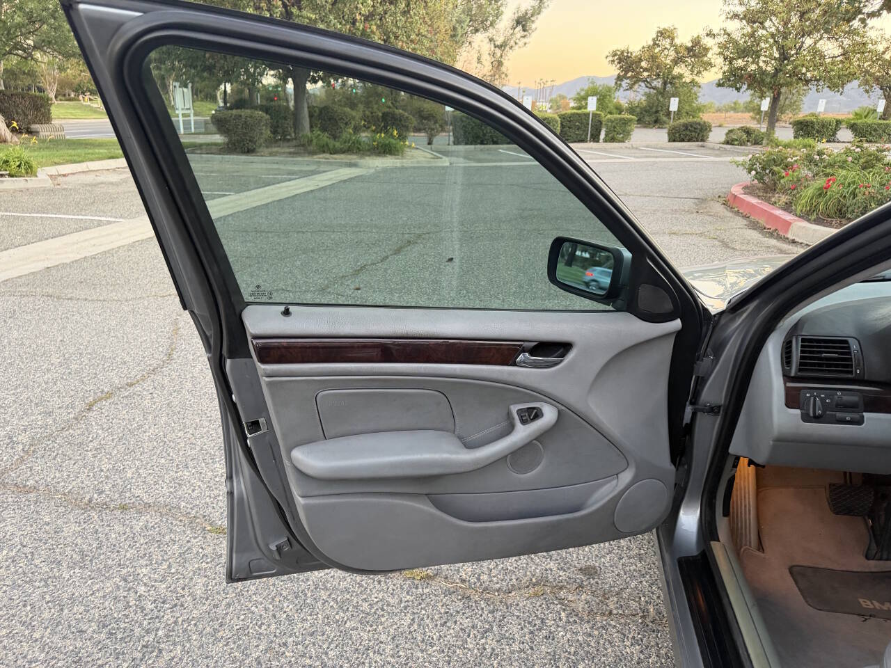Used 2004 BMW 325i Sedan RWD image 14