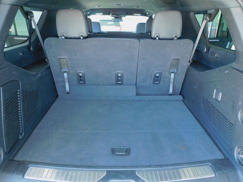 Used 2025 Chevrolet Suburban 4WD Z71 image 23