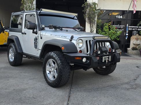 Used 2012 Jeep Wrangler Rubicon image 2