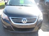 Used 2012 Volkswagen Routan SEL image 2