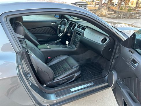 Used 2011 Ford Mustang GT Premium image 29