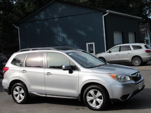Used 2015 Subaru Forester 2.5i Premium AWD/4WD image 6