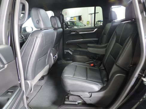 Used 2025 GMC Acadia Elevation image 34