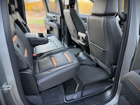 Used 2025 GMC Sierra 2500 AT4 image 31