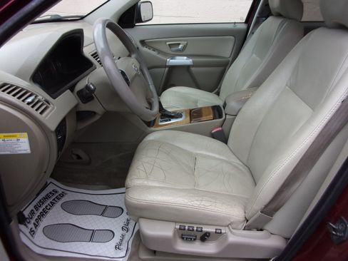 Used 2004 Volvo XC90 2.5T image 8