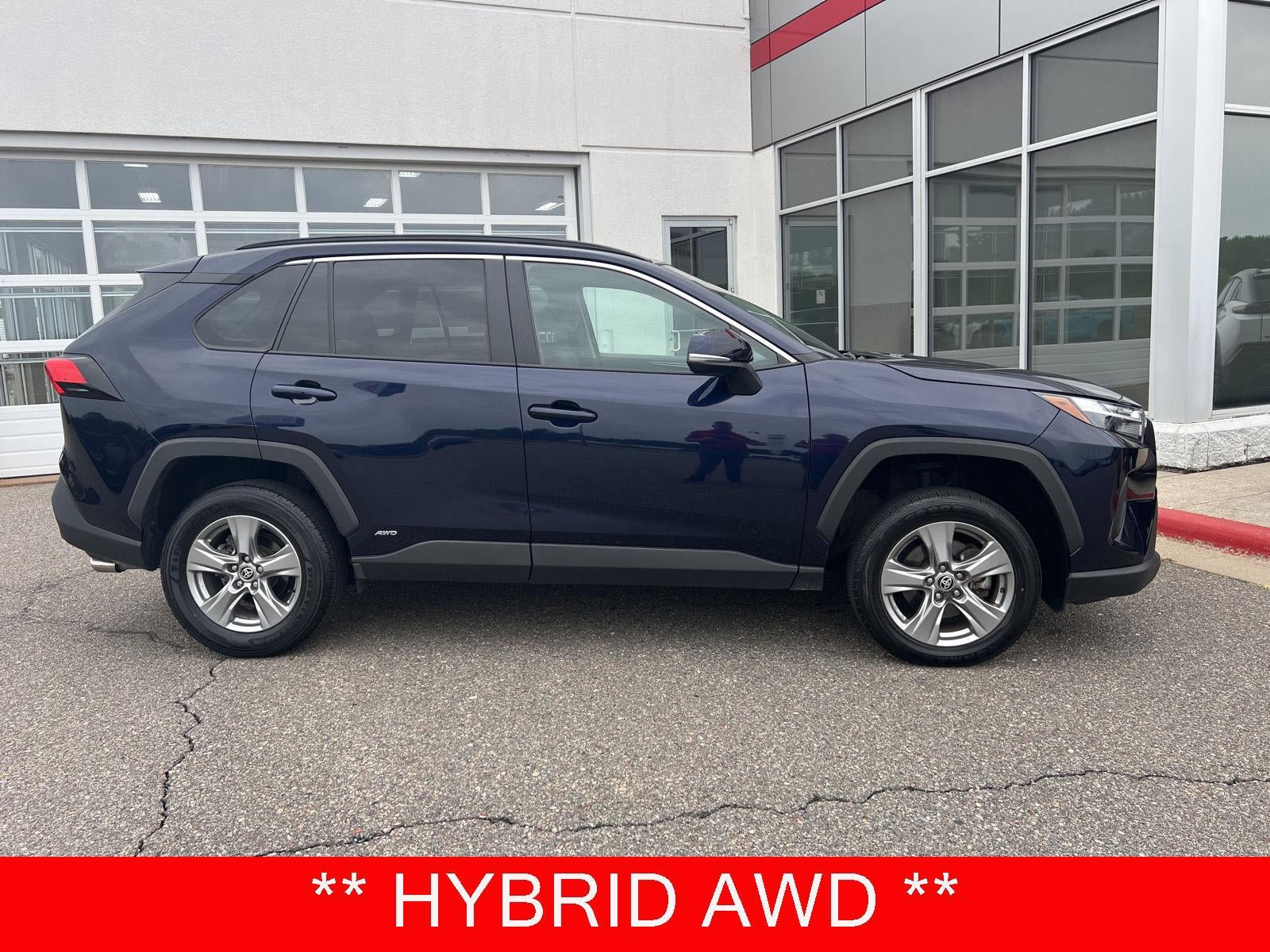 Used 2024 Toyota RAV4 XLE AWD/4WD image 1