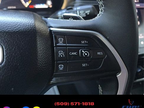 Used 2024 Jeep Grand Cherokee L Laredo image 13