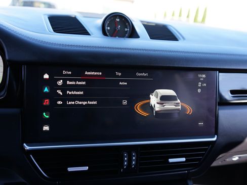 Used 2022 Porsche Cayenne image 26