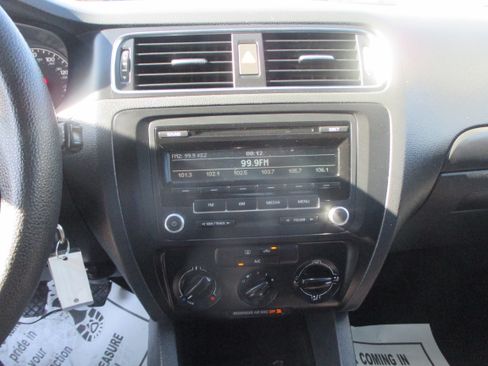 Used 2014 Volkswagen Jetta SE Sedan 4D FWD image 7