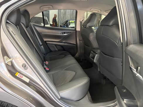 Used 2018 Toyota Camry SE Sedan FWD image 13
