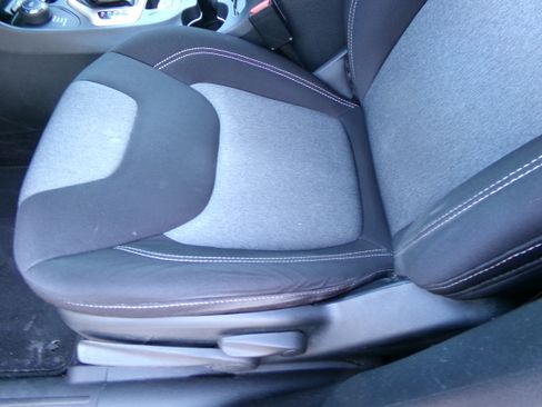Used 2014 Jeep Cherokee 4WD Latitude image 9