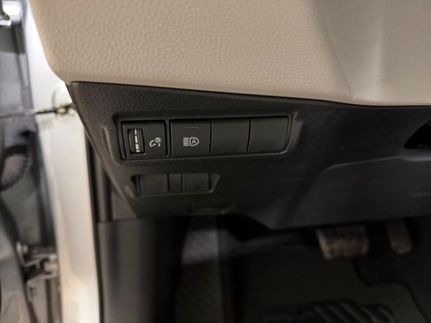 Used 2022 Toyota Corolla Cross L image 6