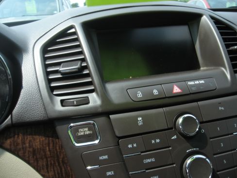 Used 2013 Buick Regal Premium FWD image 12