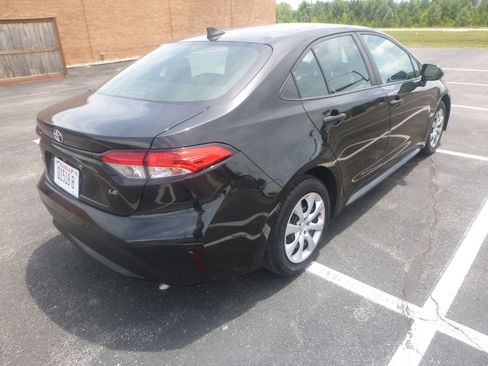 Used 2020 Toyota Corolla LE Sedan FWD image 5