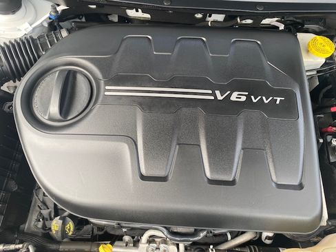 Used 2019 Jeep Cherokee Limited image 33