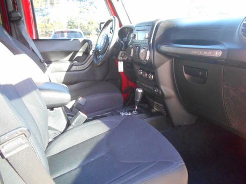 Used 2018 Jeep Wrangler Unlimited Sport S image 10