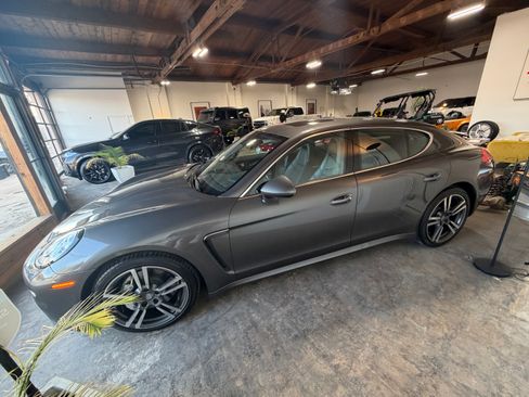 Used 2014 Porsche Panamera 4S image 11