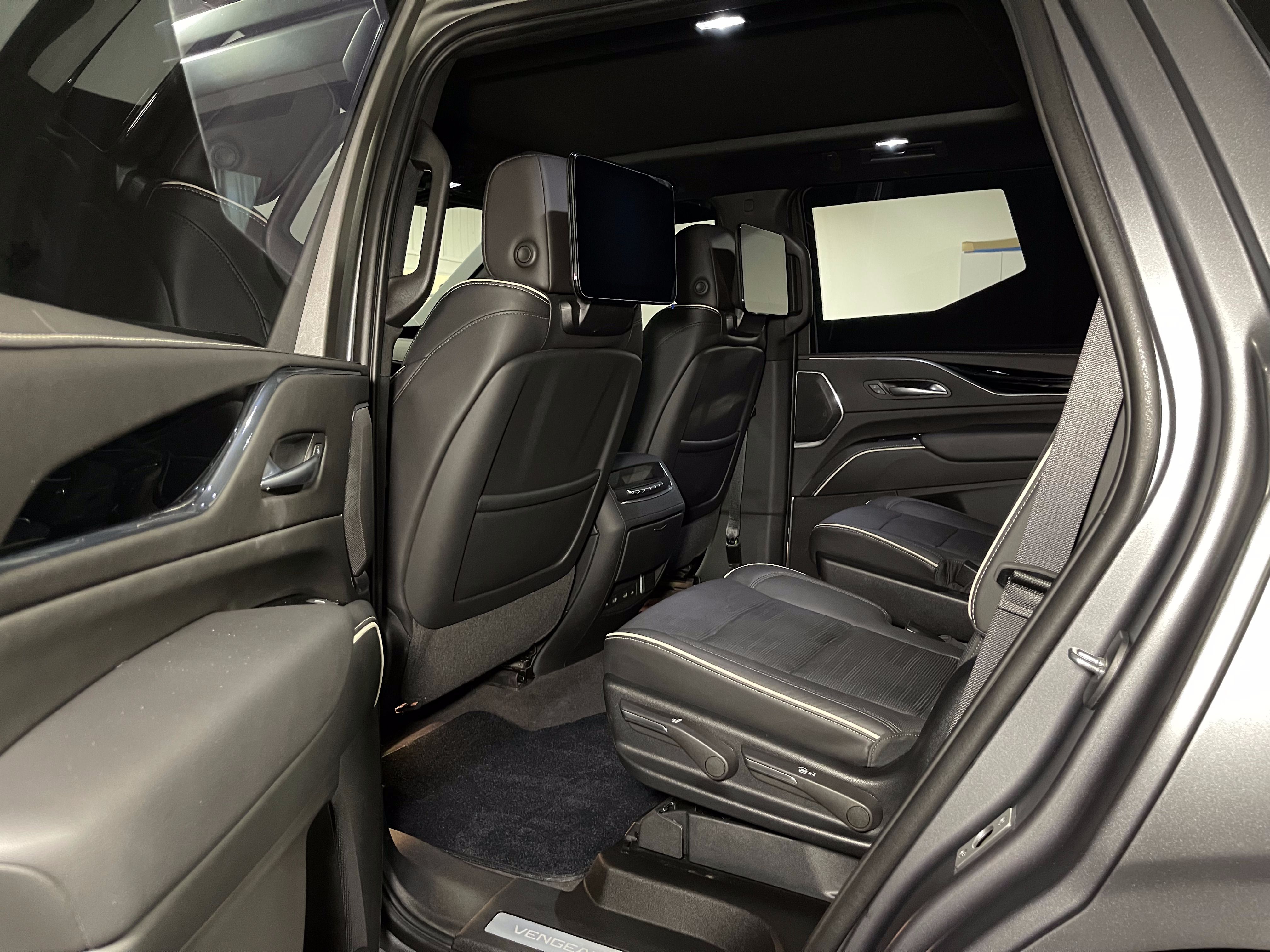 Used 2023 Cadillac Escalade Platinum Luxury AWD/4WD image 34