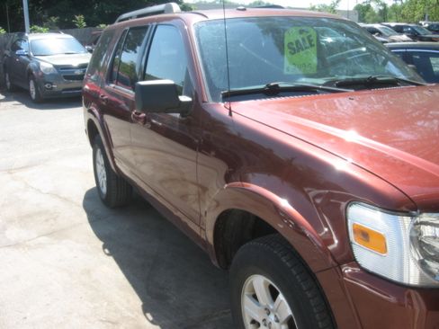 Used 2009 Ford Explorer 4WD XLT image 3