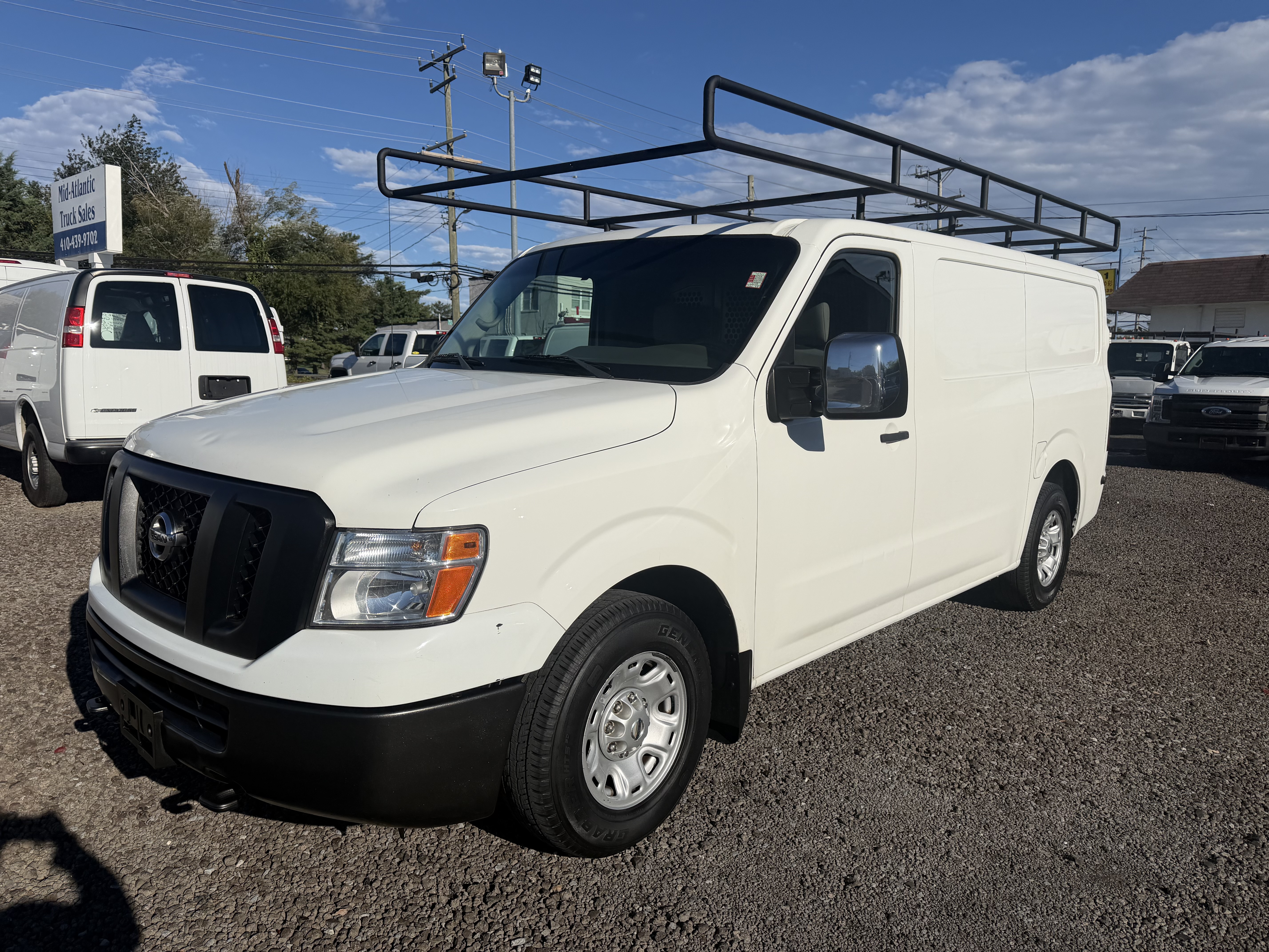 Used 2018 Nissan NV 3500 SV RWD image 1