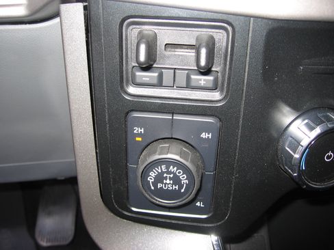 Used 2023 Ford F150 XLT image 8