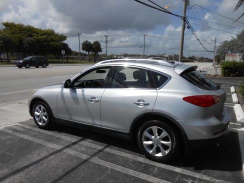 Used 2010 INFINITI EX35 Journey image 3