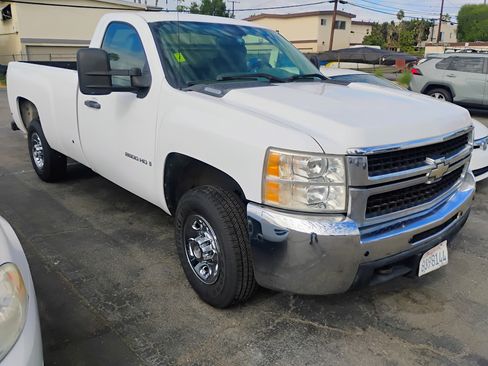 Used 2008 Chevrolet Silverado 2500 2WD Regular Cab image 2