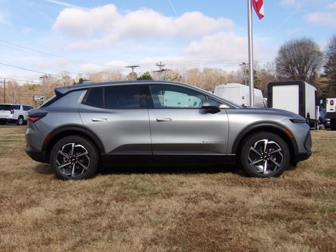 New 2026 Chevrolet Equinox EV LT image 11