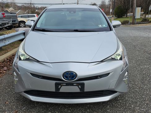 Used 2016 Toyota Prius Four Touring image 2