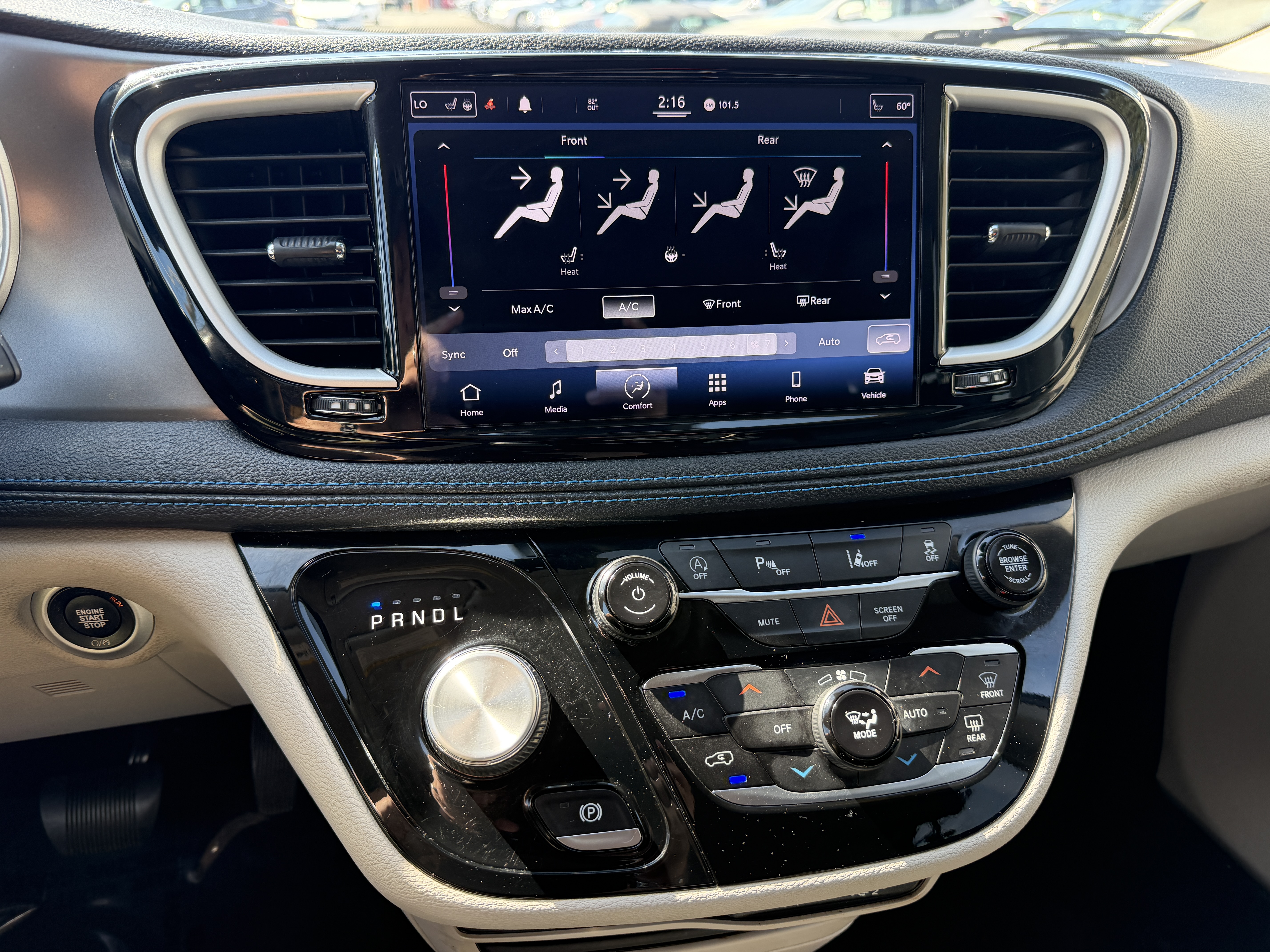 Used 2021 Chrysler Pacifica Touring-L FWD image 9