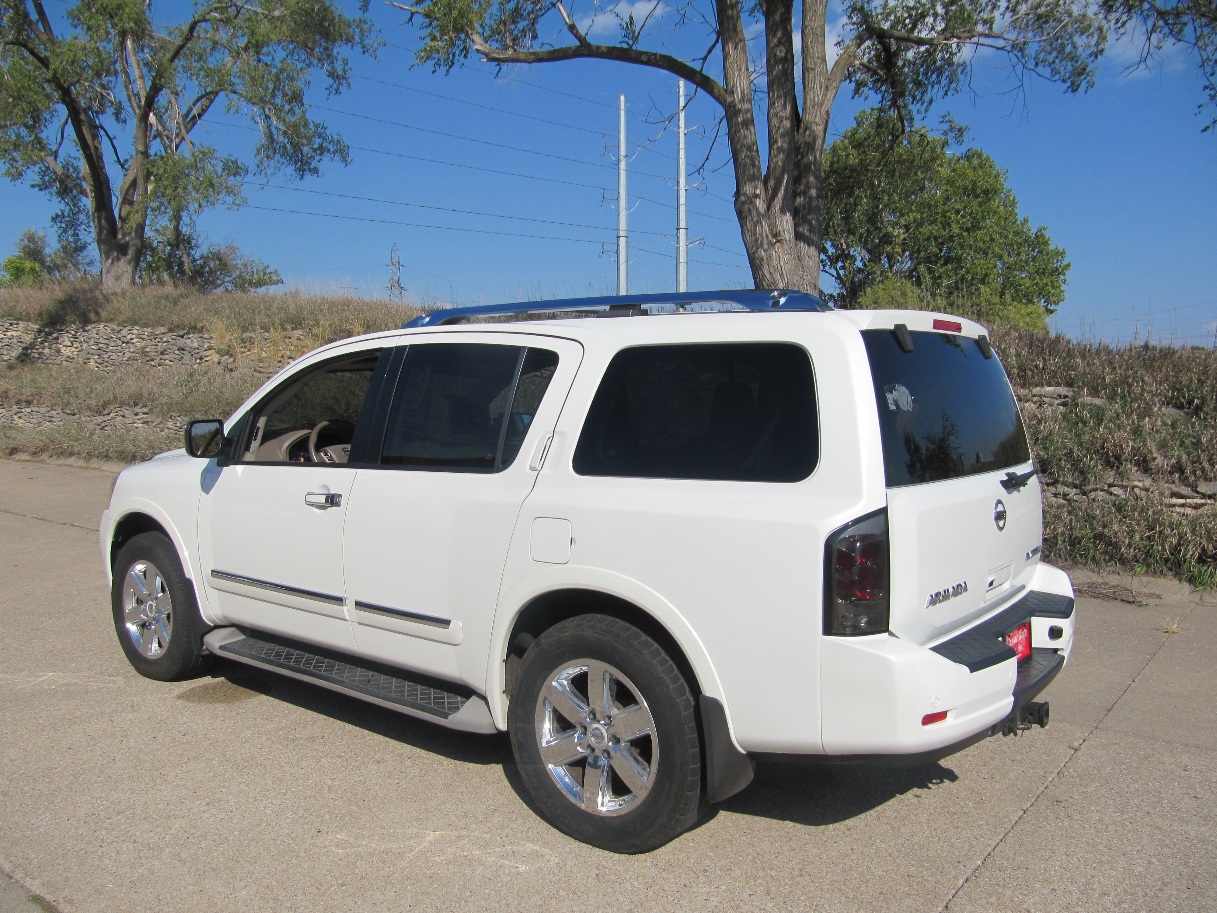 Used 2014 Nissan Armada Platinum AWD/4WD image 3
