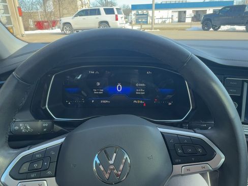 Used 2023 Volkswagen Jetta SE image 12