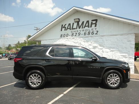 Used 2023 Chevrolet Traverse 3LT image 2