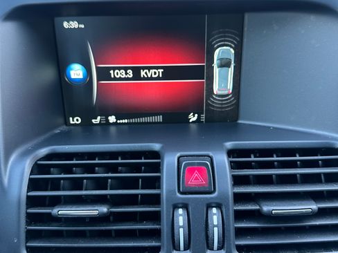 Used 2015 Volvo XC60 T5 image 9