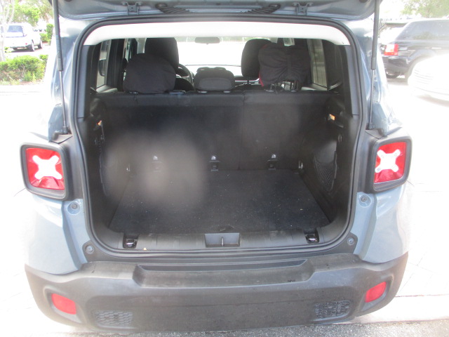 Used 2016 Jeep Renegade Latitude FWD image 19