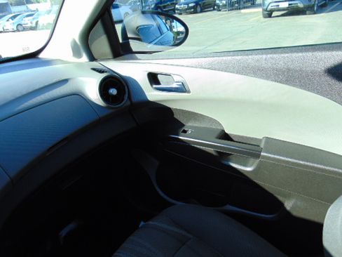 Used 2020 Chevrolet Sonic LT image 19