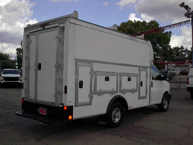 Used 2022 Chevrolet Express 3500 UNAVAIL RWD image 4