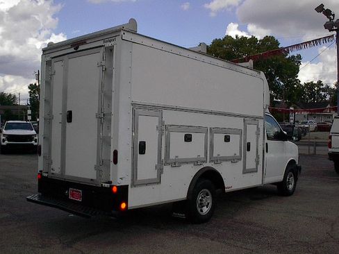 Used 2022 Chevrolet Express 3500 UNAVAIL RWD image 4